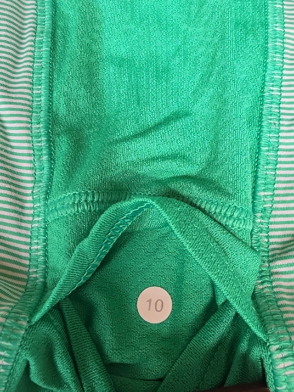 (10) Lululemon Kelly Green Striped Athletic Tank Top Light Fresh Athleisure - Picture 6 of 7